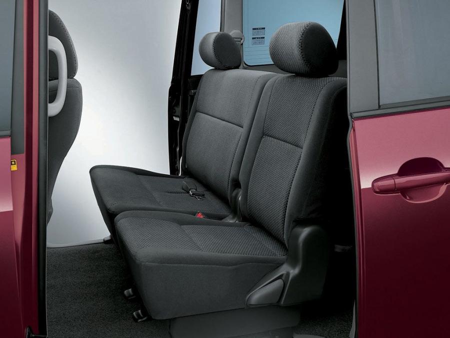  Toyota Voxy 2001 года  (фото 3 из 9)